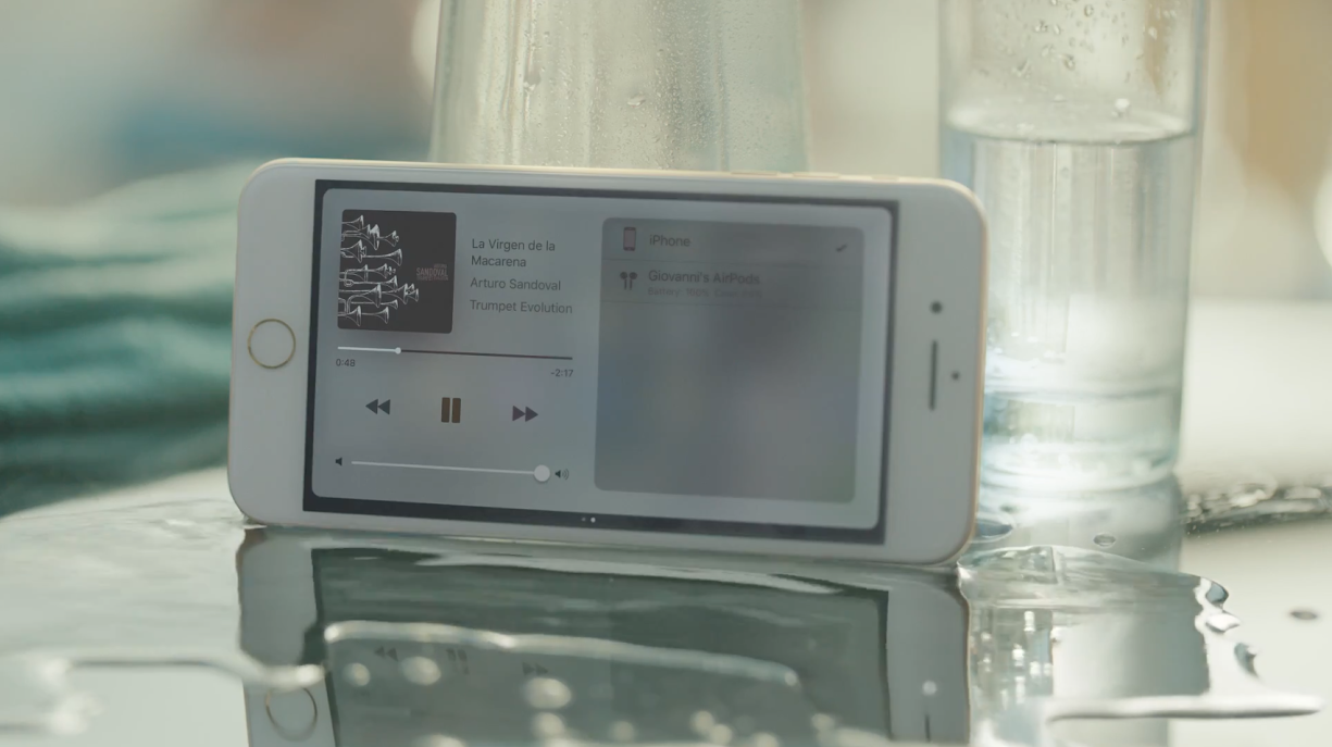 Apple Iphone7のcm Dive を公開 ステレオスピーカーと防水機能に注目